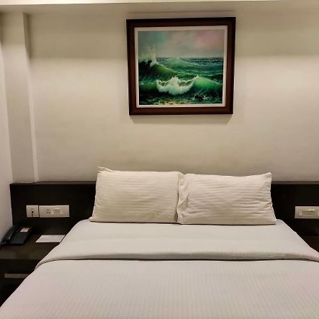 Saas Residency Hotel Кожикод Екстериор снимка