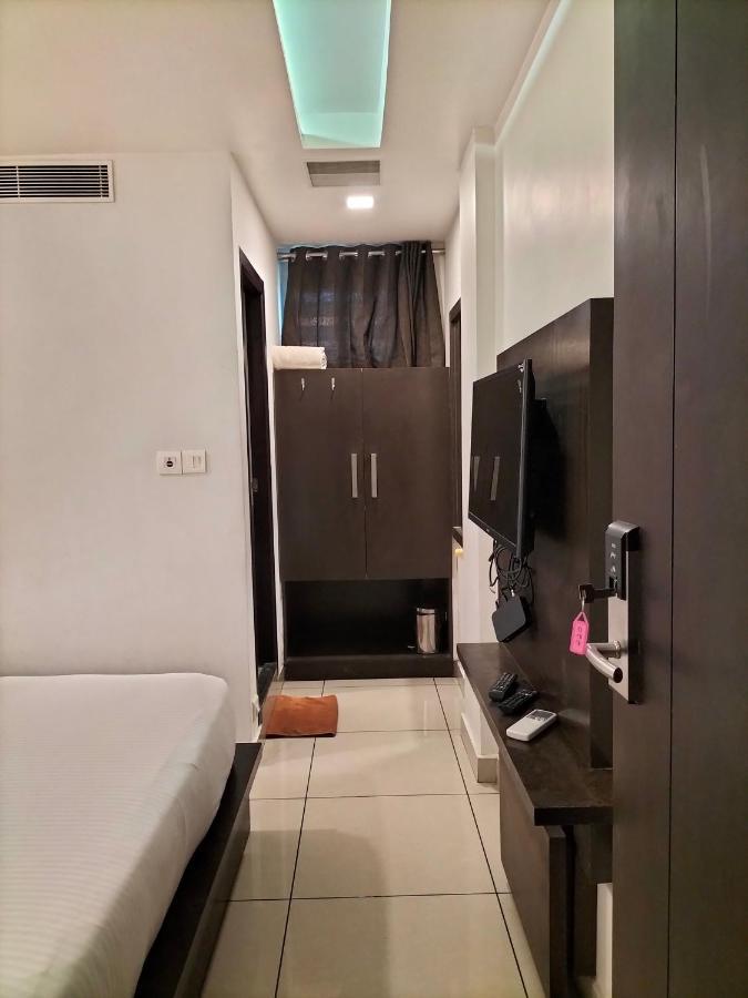 Saas Residency Hotel Кожикод Екстериор снимка