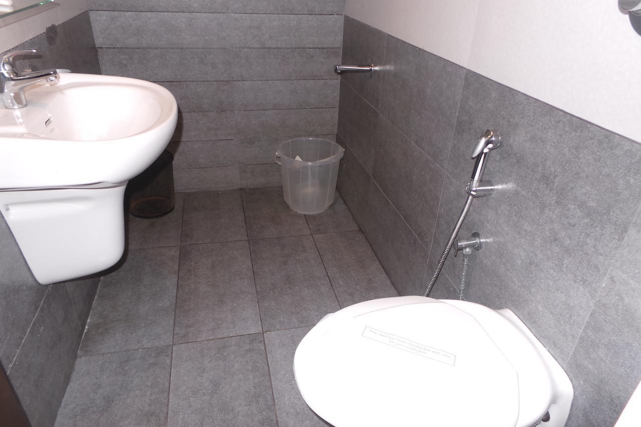 Saas Residency Hotel Кожикод Екстериор снимка