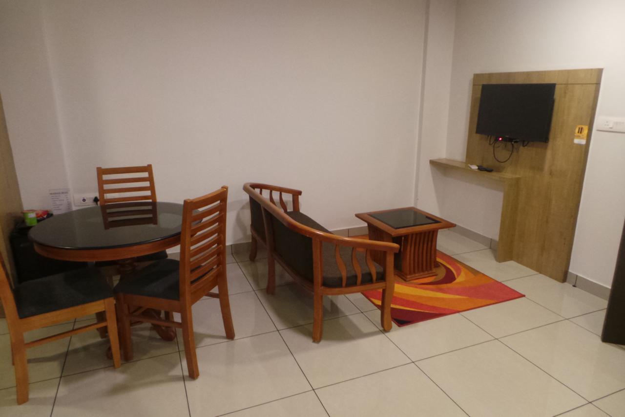 Saas Residency Hotel Кожикод Екстериор снимка