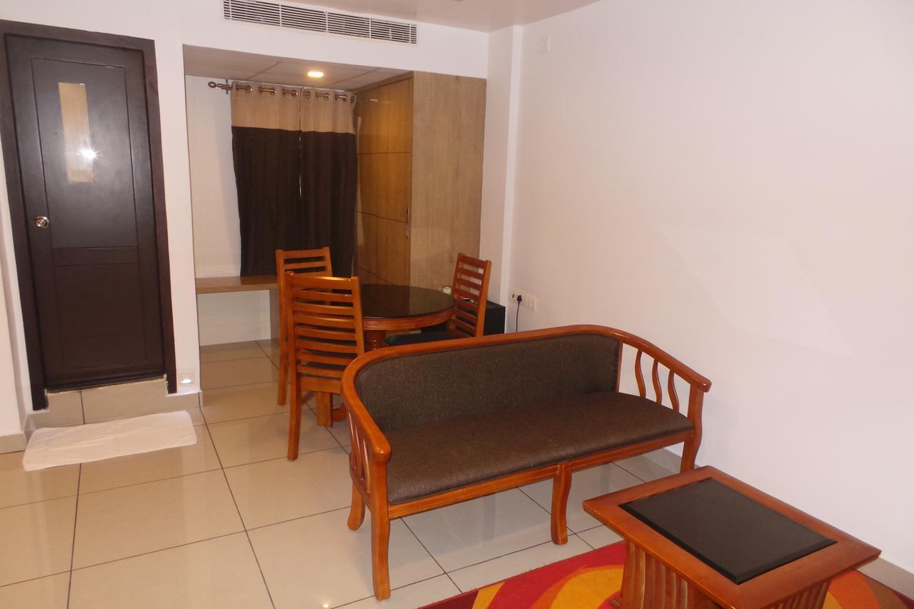 Saas Residency Hotel Кожикод Екстериор снимка