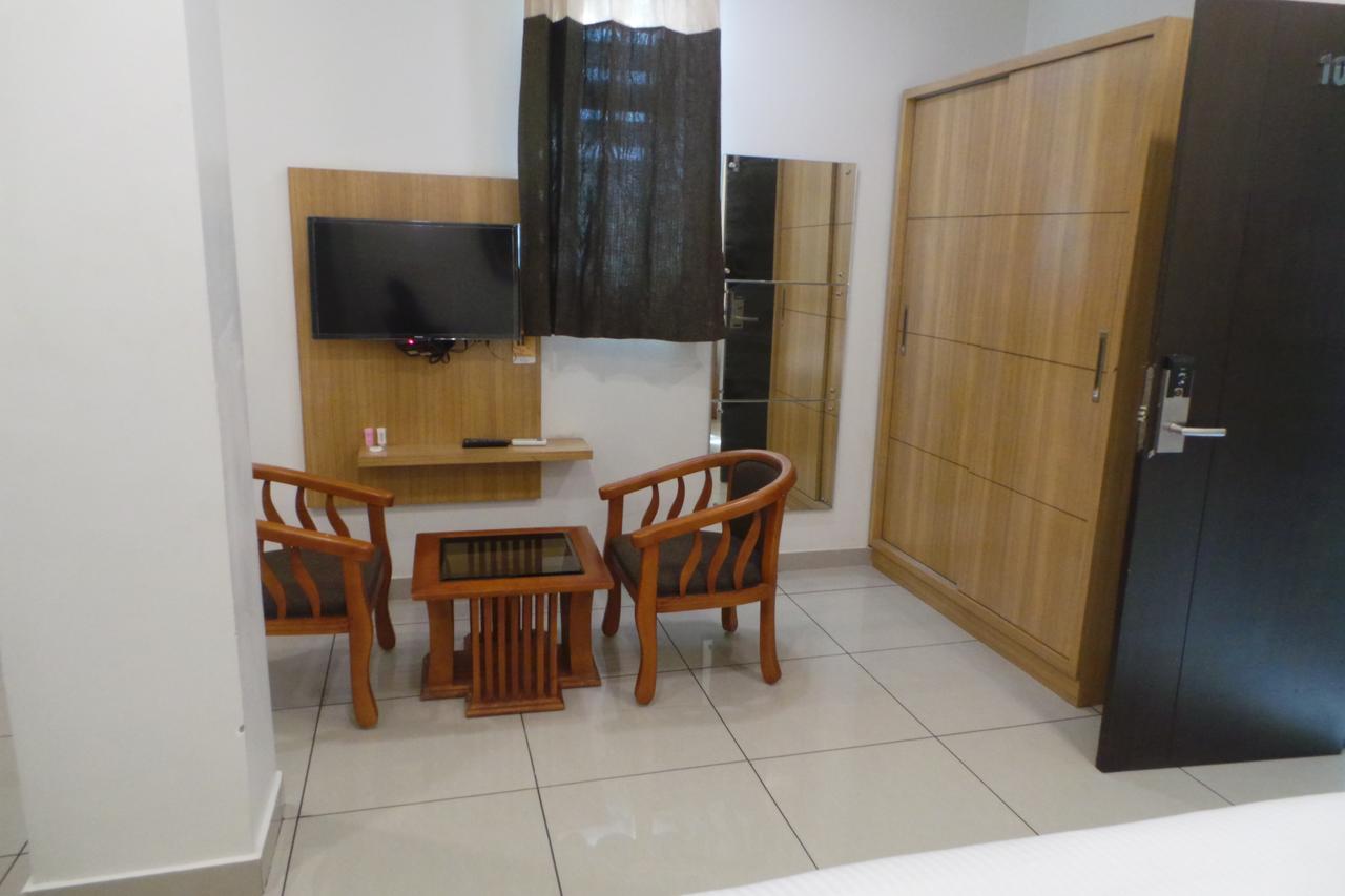 Saas Residency Hotel Кожикод Екстериор снимка