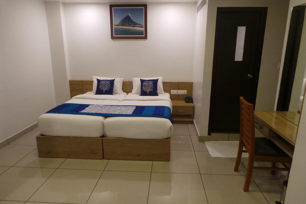 Saas Residency Hotel Кожикод Екстериор снимка