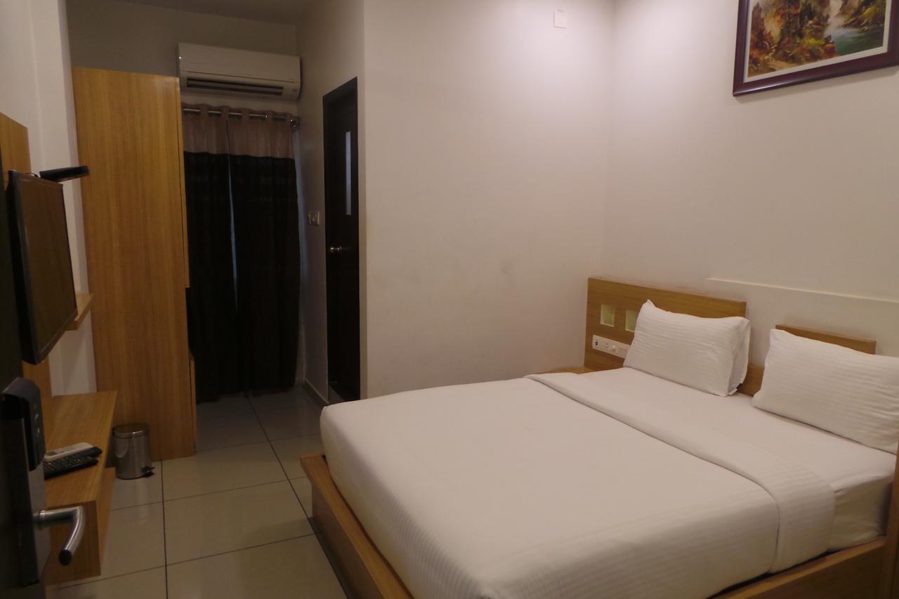 Saas Residency Hotel Кожикод Екстериор снимка