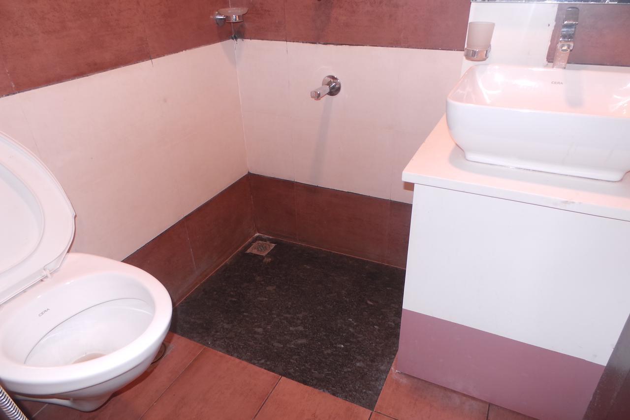 Saas Residency Hotel Кожикод Екстериор снимка