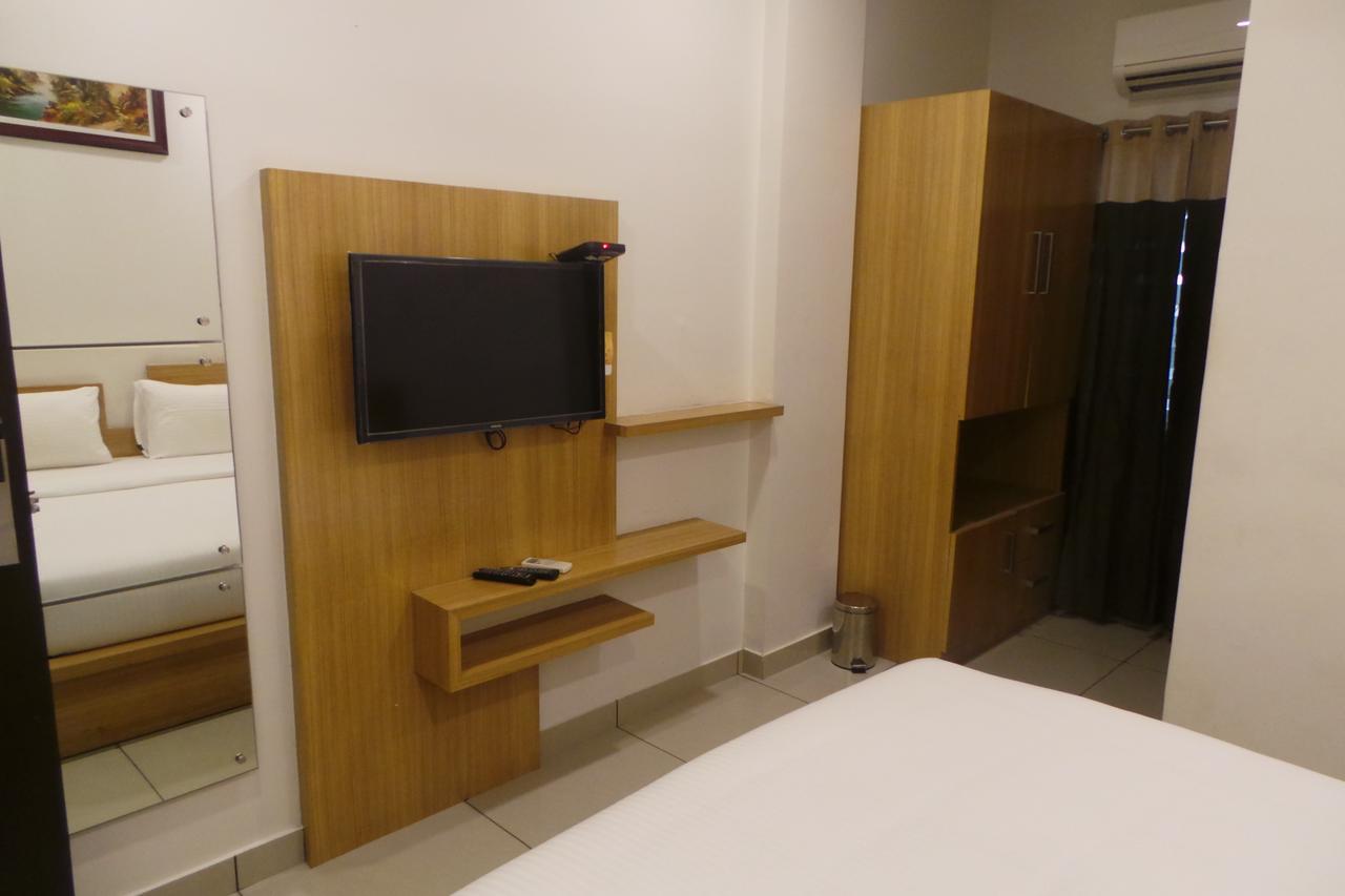 Saas Residency Hotel Кожикод Екстериор снимка