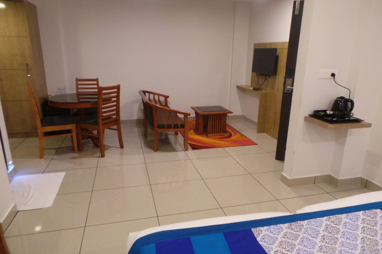 Saas Residency Hotel Кожикод Екстериор снимка