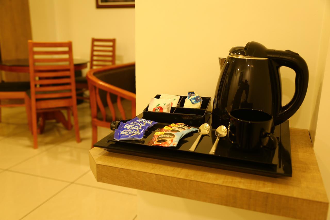 Saas Residency Hotel Кожикод Екстериор снимка