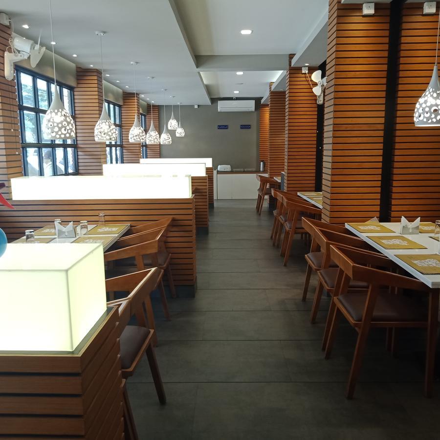 Saas Residency Hotel Кожикод Екстериор снимка