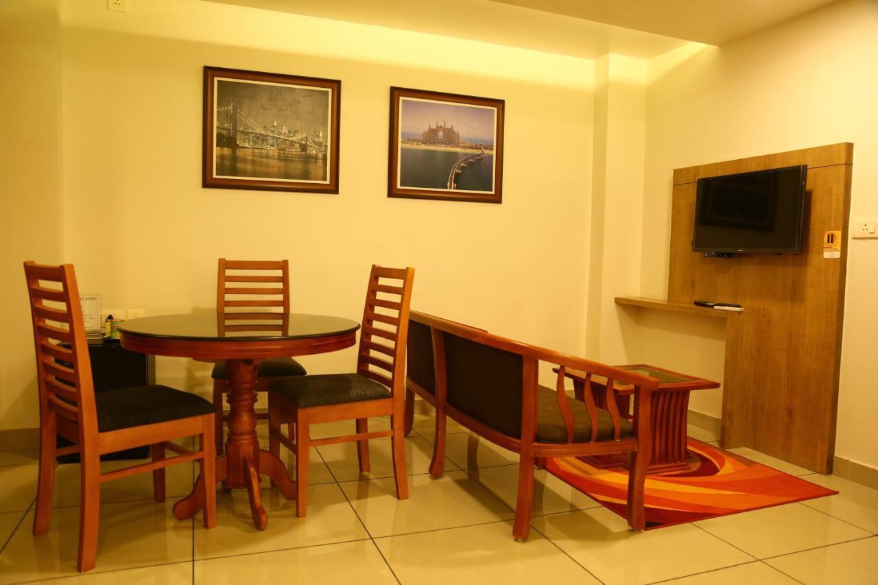 Saas Residency Hotel Кожикод Екстериор снимка