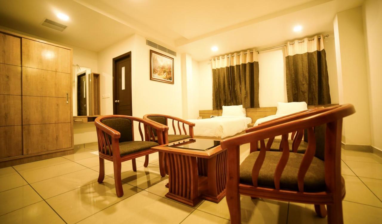 Saas Residency Hotel Кожикод Екстериор снимка
