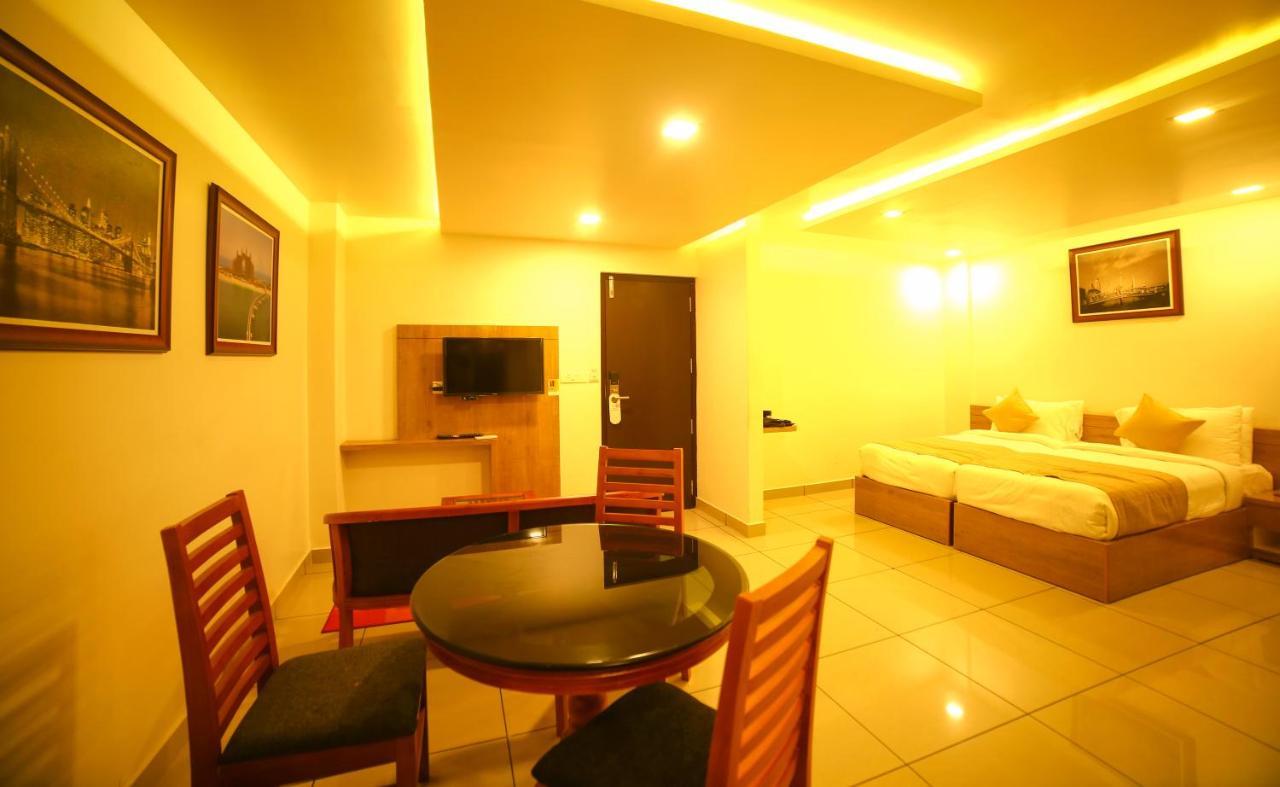 Saas Residency Hotel Кожикод Екстериор снимка
