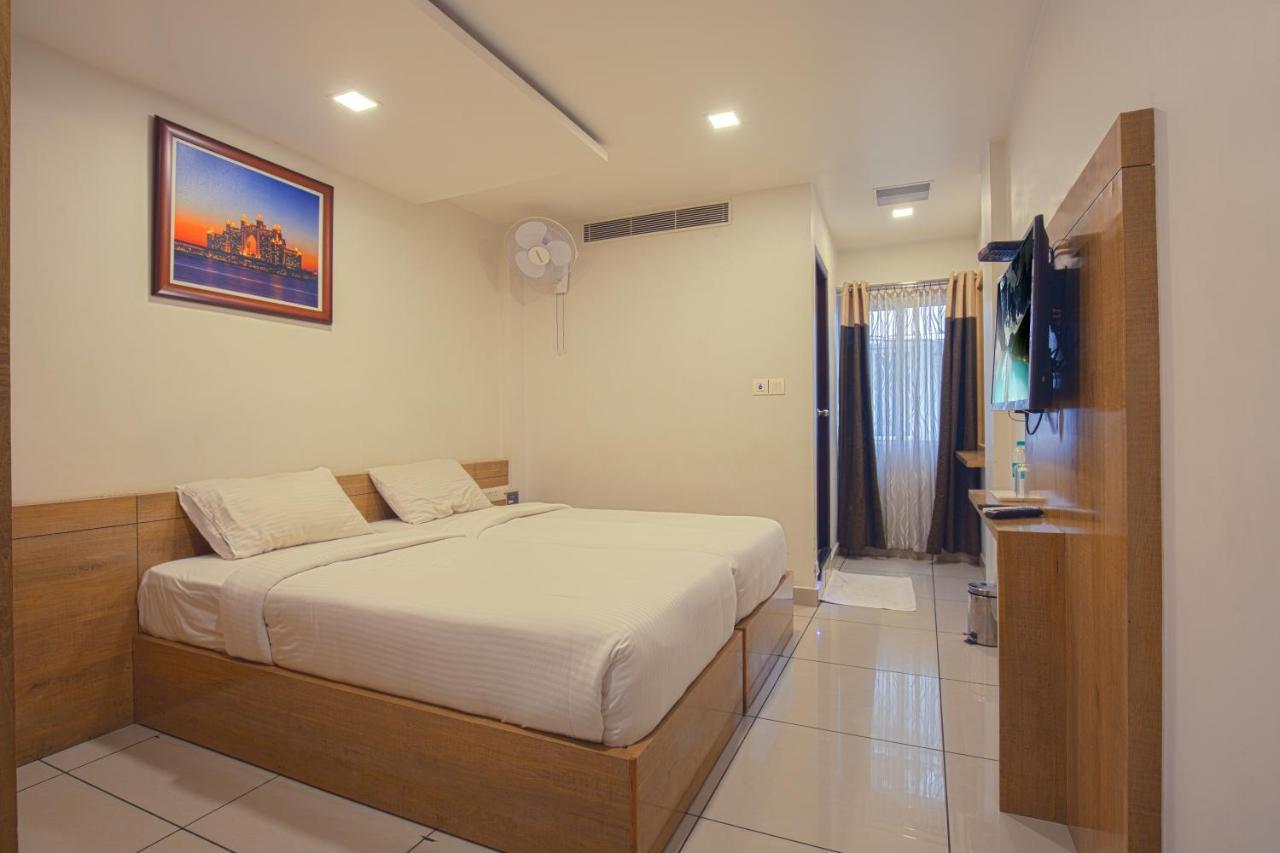 Saas Residency Hotel Кожикод Екстериор снимка